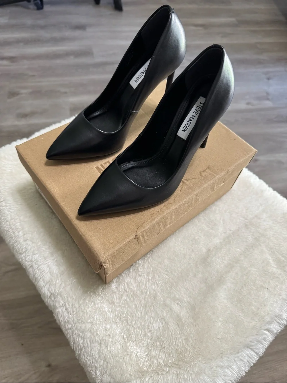 Steve Madden Black Pointed Leather Pumps